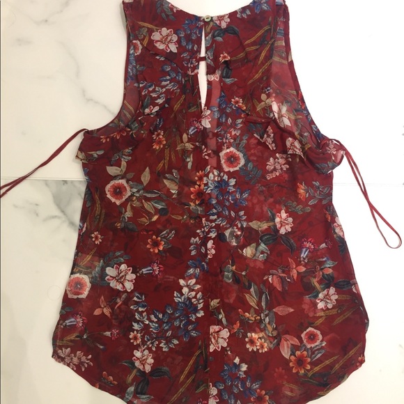 SOLD! Willow & Clay Deep Red Floral Blouse NWT - Picture 4 of 5